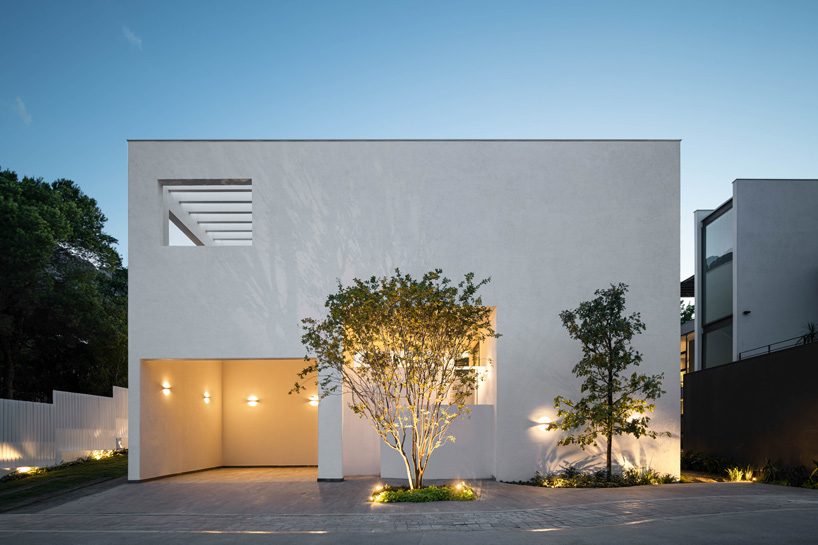 cadaval & solà-morales sets the ombra house around double-height courtyard in mexico