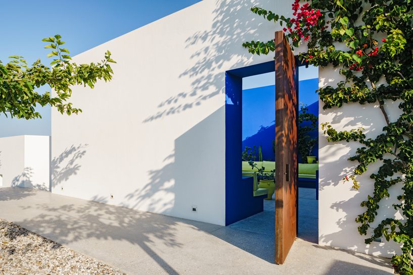 react architects steps 'the gaze' house into idyllic greek island landscape designboom