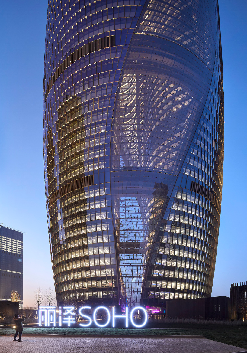 zaha hadid architects completes 'leeza SOHO tower' in beijing - 1