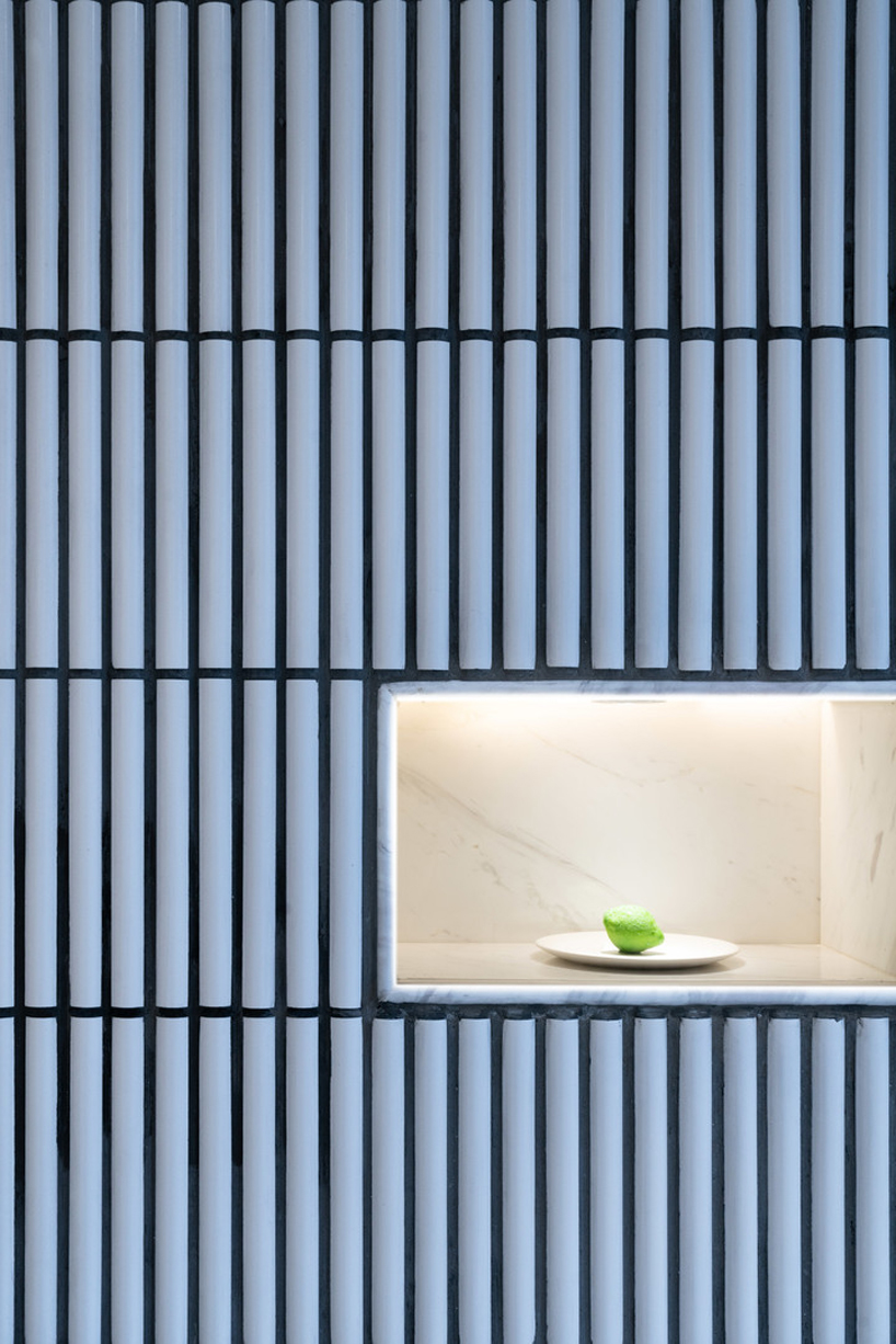 say architects clads angelot patisserie in hangzhou in a curved tile façade