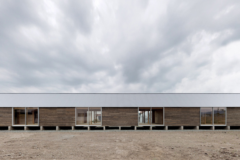 motoki ishikawa architect and associates constructs 50-meter-long wooden house in japan
