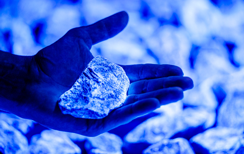 studio roosegaarde holocaust monument lights rotterdam with 104,000 luminescent stones