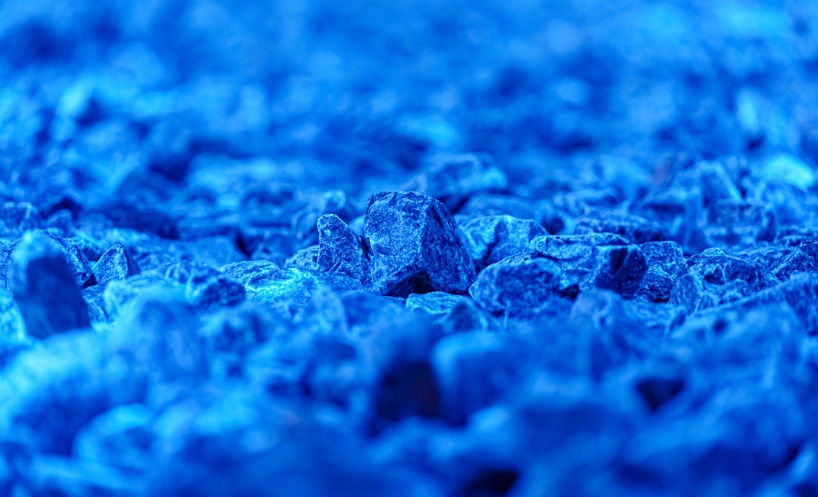 studio roosegaarde's holocaust monument lights rotterdam with 104,000 luminescent stones