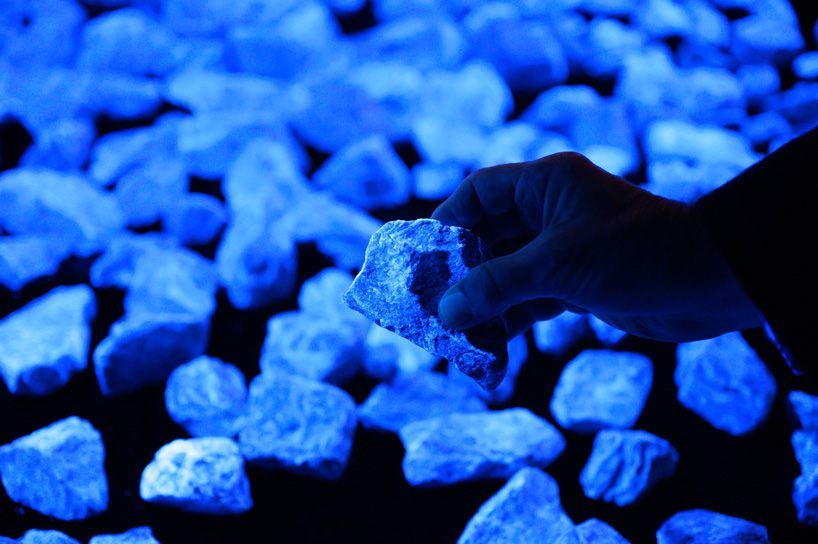 studio roosegaarde holocaust monument lights rotterdam with 104,000 luminescent stones