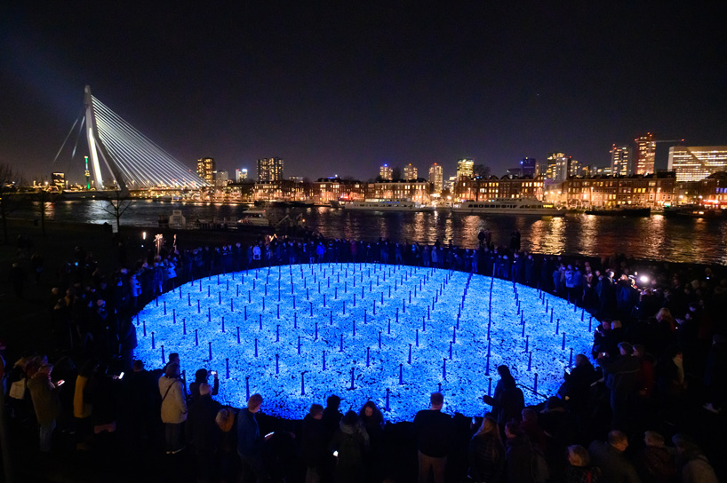 studio roosegaarde's holocaust monument lights rotterdam with 104,000 luminescent stones