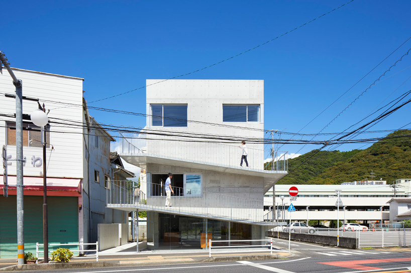 takao shiotsuka atelier connects the floors of SJ building in japan via outdoor concrete ramp