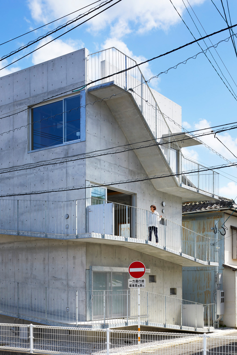 takao shiotsuka atelier connects the floors of SJ building in japan via outdoor concrete ramp