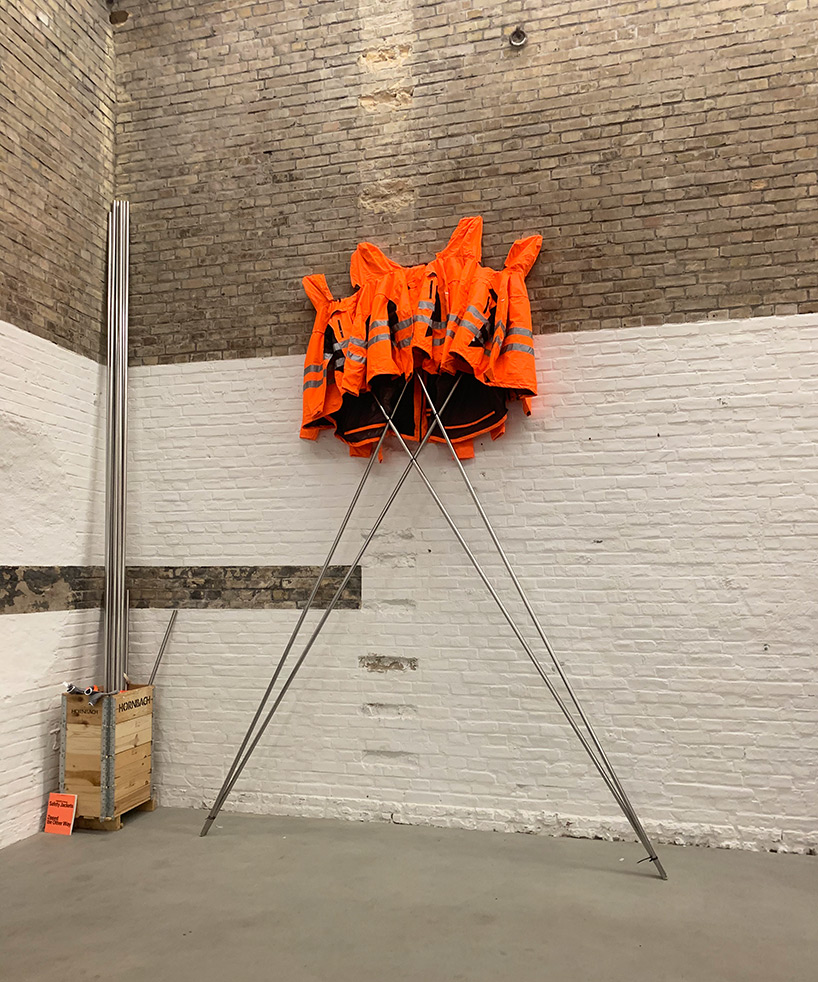 ai weiwei makes DIY sculpture with HORNBACH: safety jackets zipped the other way - 4