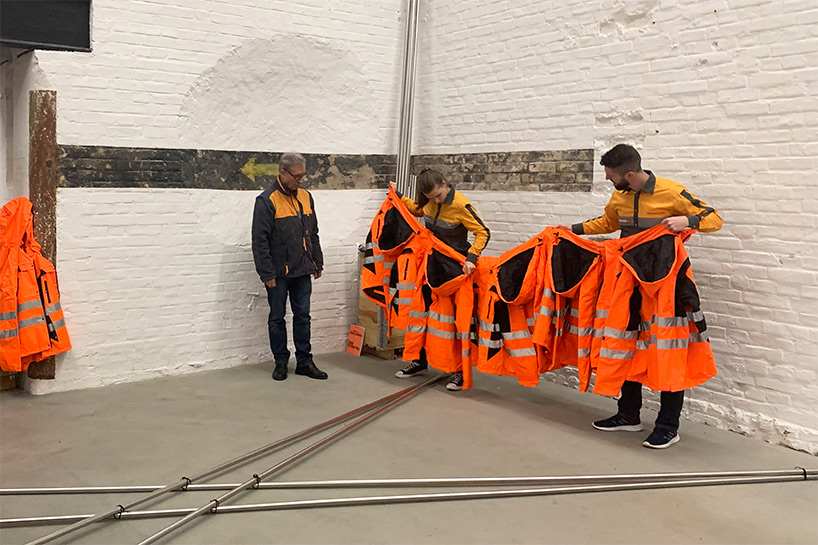 ai weiwei makes DIY sculpture with HORNBACH: safety jackets zipped the other way - 6