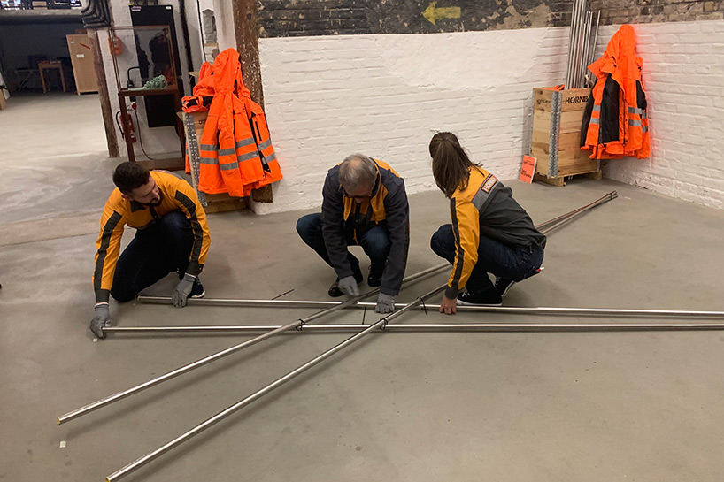 ai weiwei makes DIY sculpture with HORNBACH: safety jackets zipped the other way - 7