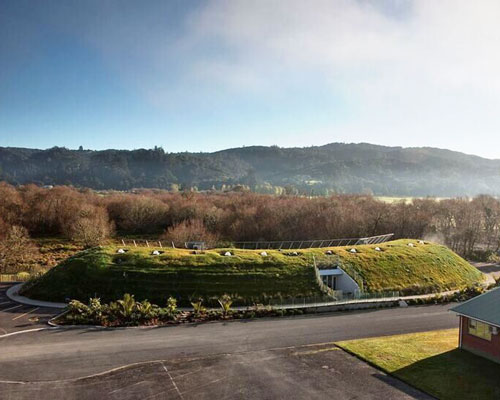 smith architects builds a ‘womb-like' early learning center for a maori tribe in new zealand