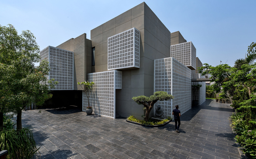 sanjay puri 18 screens