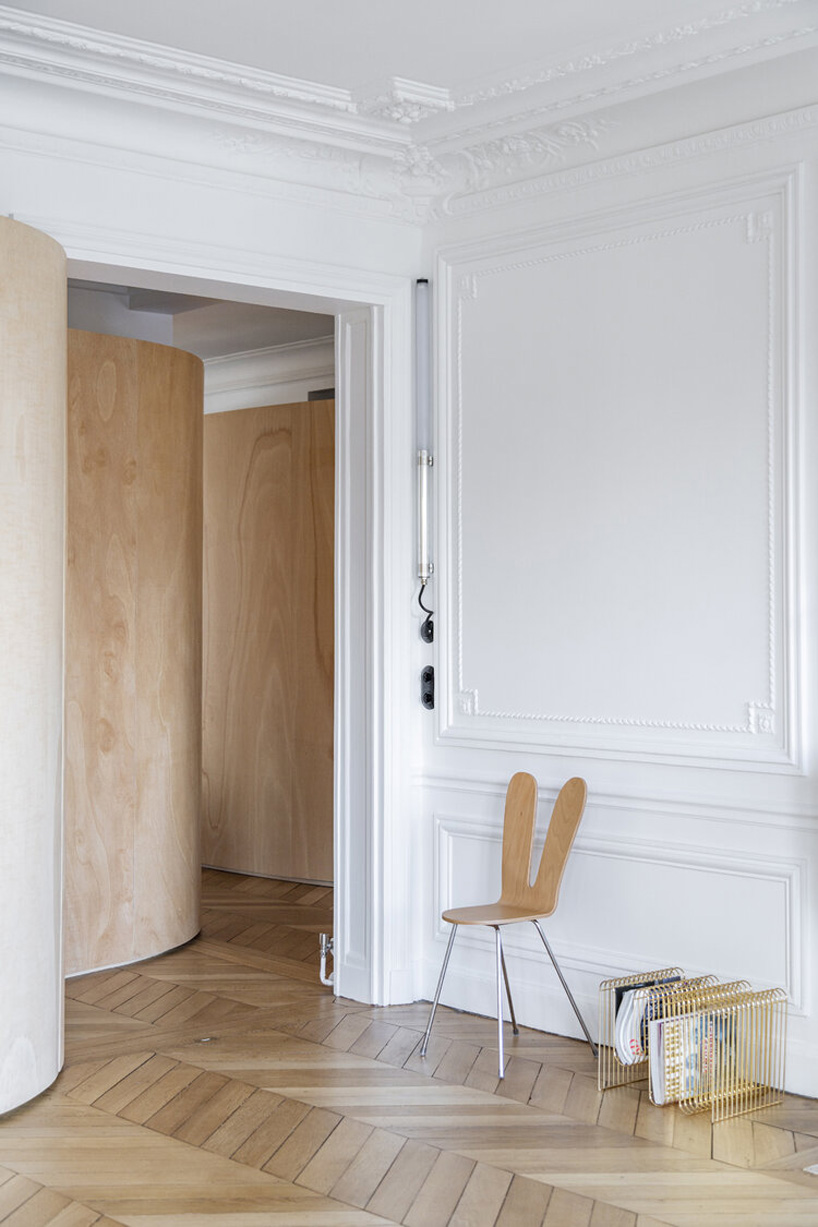 toledano + architects adds curved wooden 'ribbon' to haussmanian apartment in paris