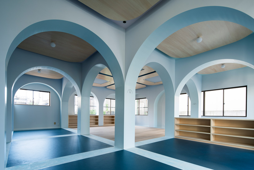 atelier satoshi takijiri creates arched interior for 'joyo parc' children's space in japan