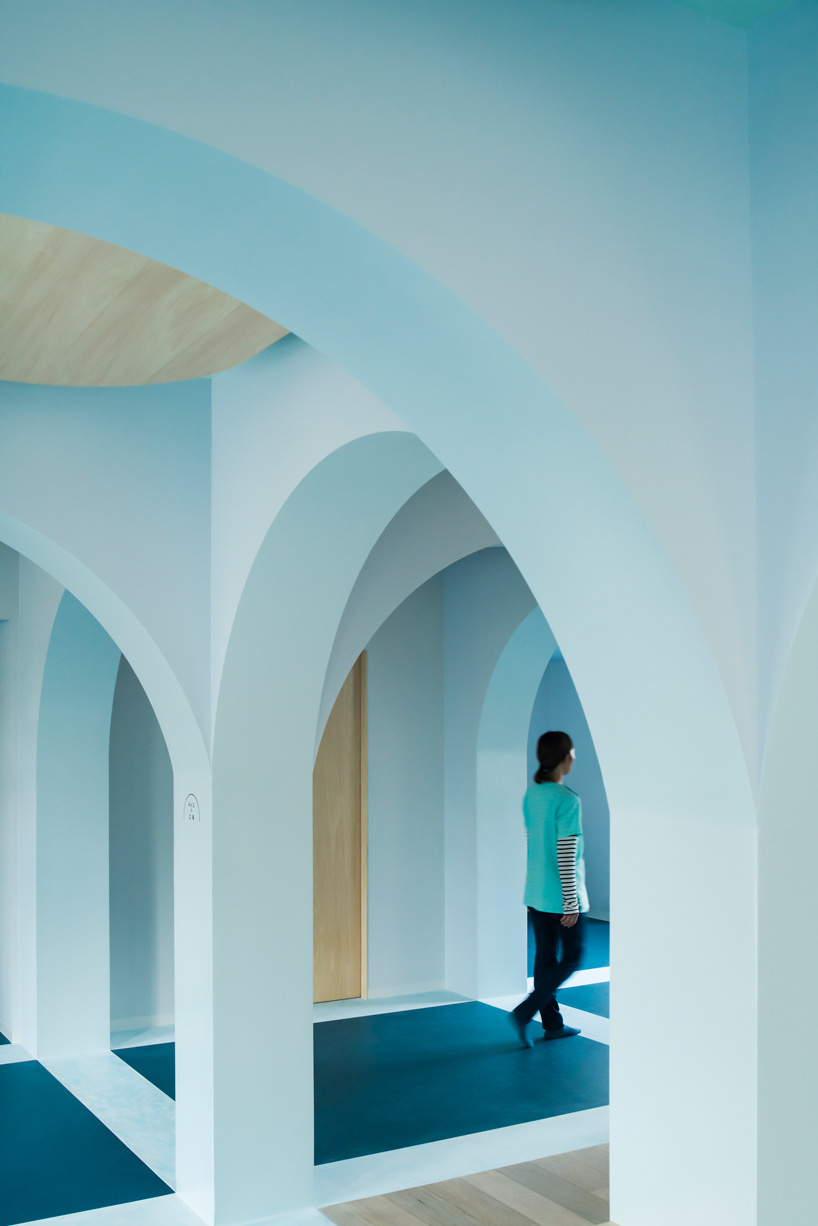 atelier satoshi takijiri creates arched interior for 'joyo parc' children's space in japan