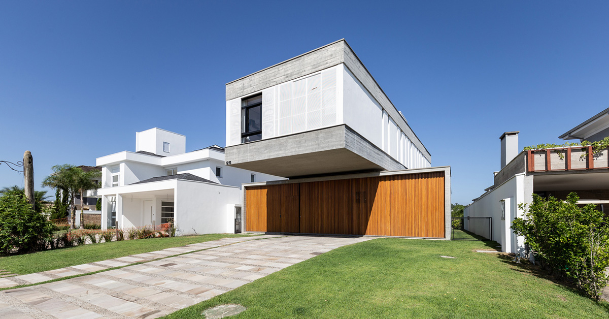 BR3 arquitetos cantilevers TR1215 house in porto alegre, brazil