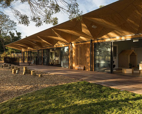 smith architects integrates sustainable learning center with new zealand's nature in christchurch