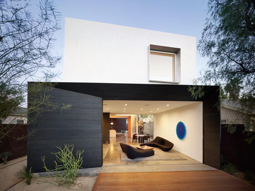 EYRC + johannes girardoni spectral bridge house emits light and color in venice, california