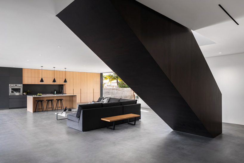 stradella residence by EYRC overlooks stone canyon reservoir in bel air, california