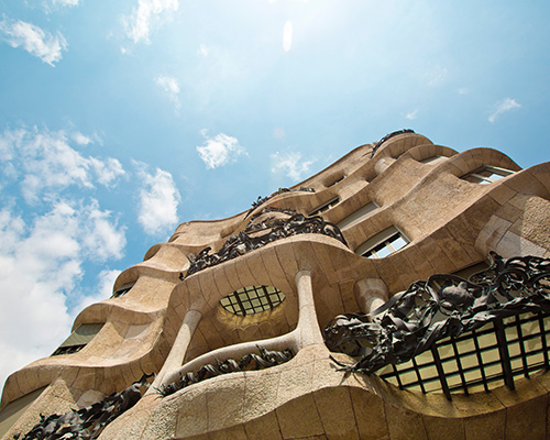 from le corbusier to rietveld and gaudí, virtually tour iconic architecture around the world