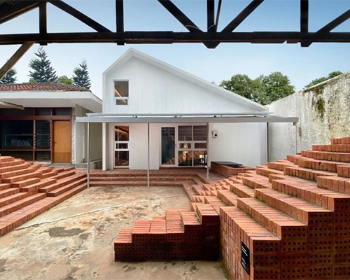 aaksen responsible aarchitecture designs prefab modular micro house in 'backyaard collective'