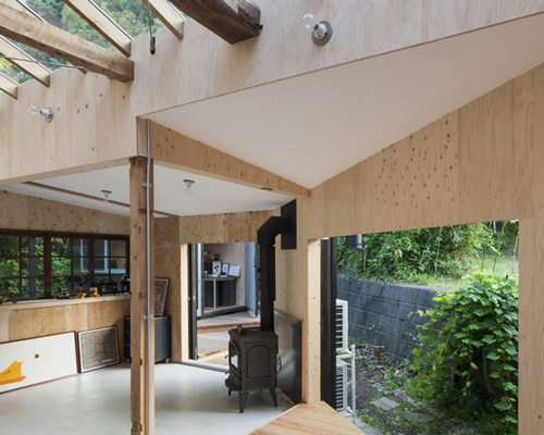 atelier ryo abe renovates japanese wooden shed into house & atelier open to its surroundings