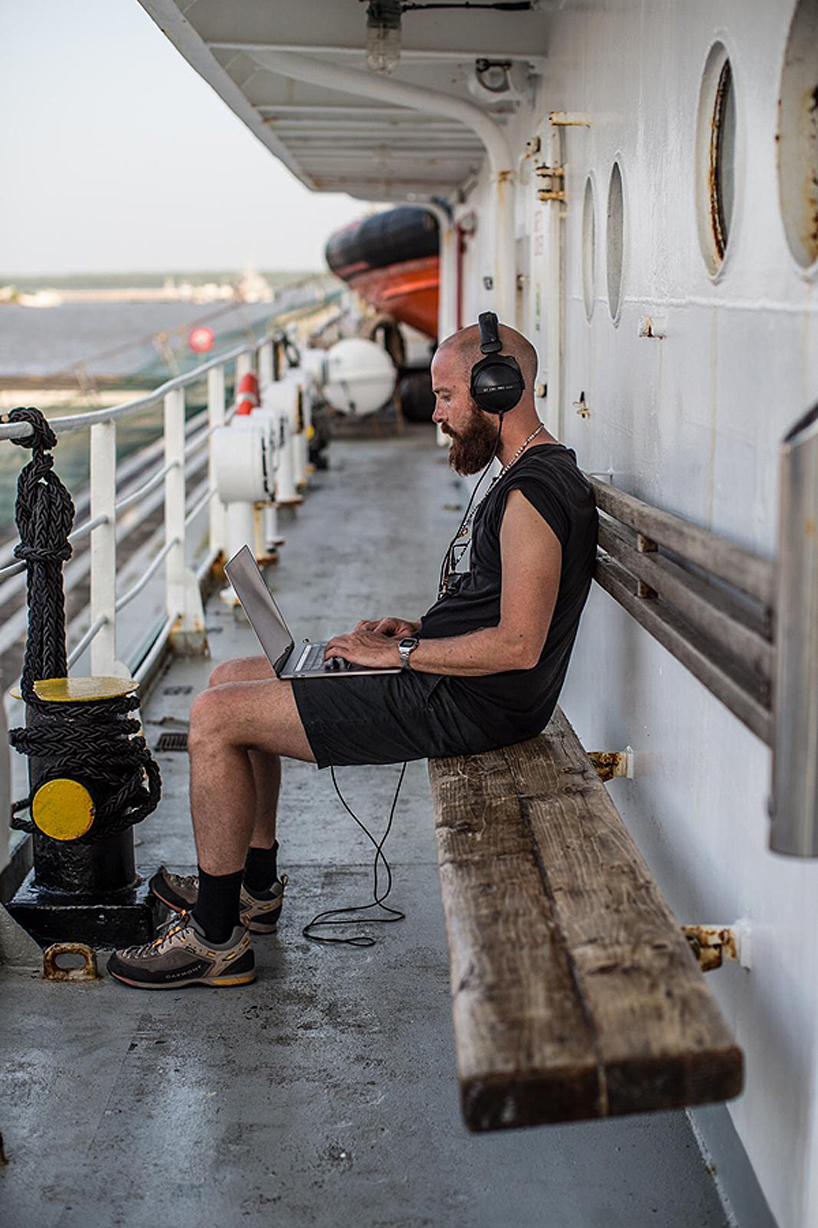 antoine bertin decoded COVID-19 to make a melody from the virus
