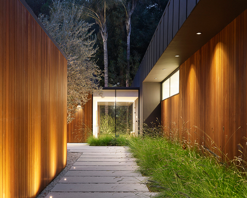 assembledge+ sites its laurel hills residence within a secluded LA canyon