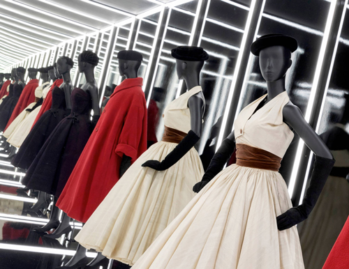 dior releases famous ‘designer of dreams’ exhibition online