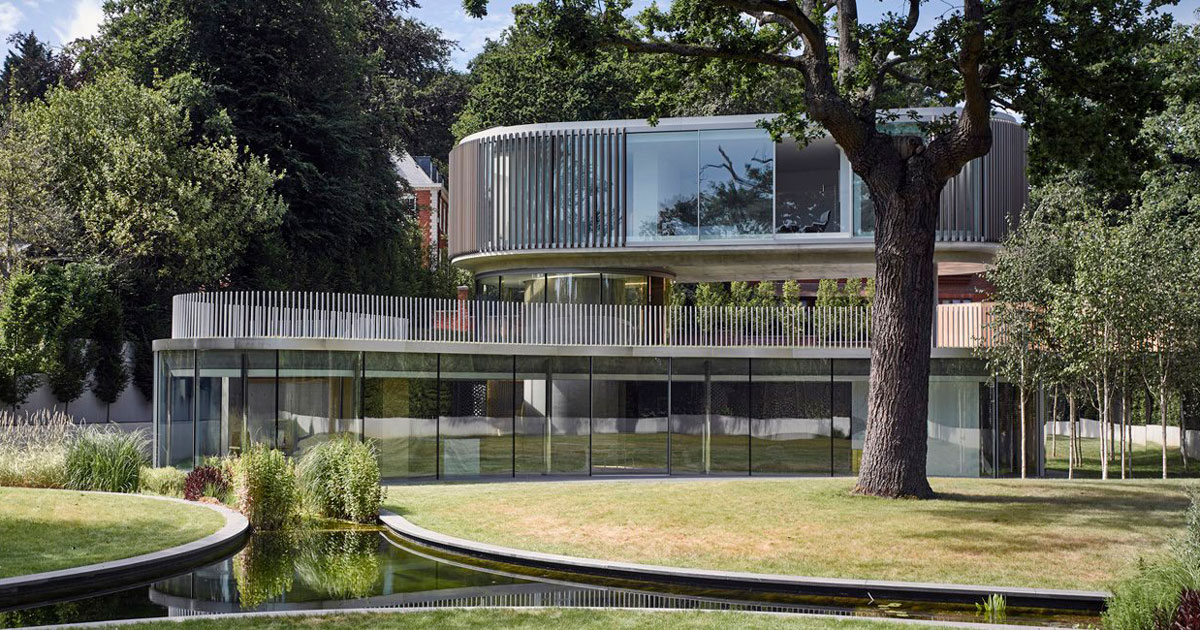 curved glass façades articulate eldridge london's 'house in coombe park'