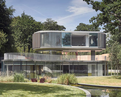 curved glass façades articulate eldridge london's 'house in coombe park'