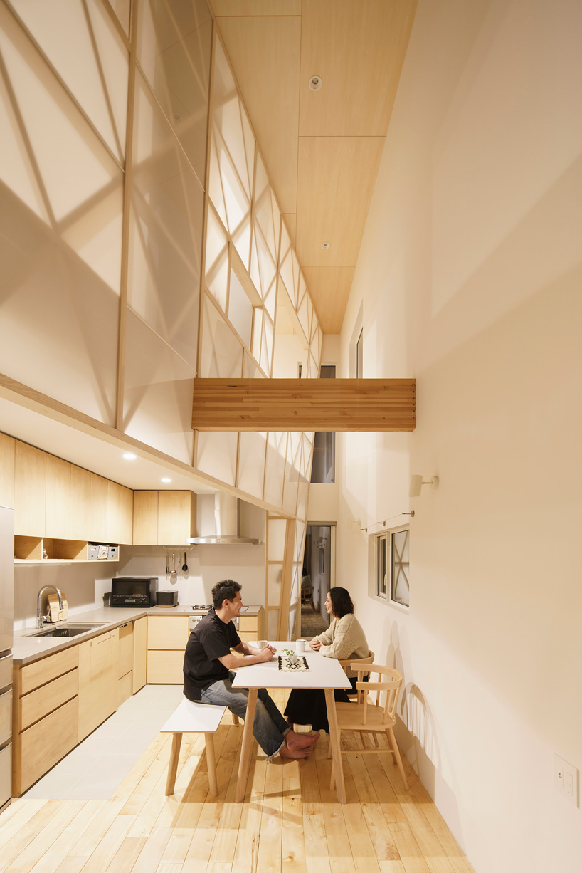 eri sumitomo architects + enjoyworks insert acrylic 'curtain' within house in hayama, japan - 6