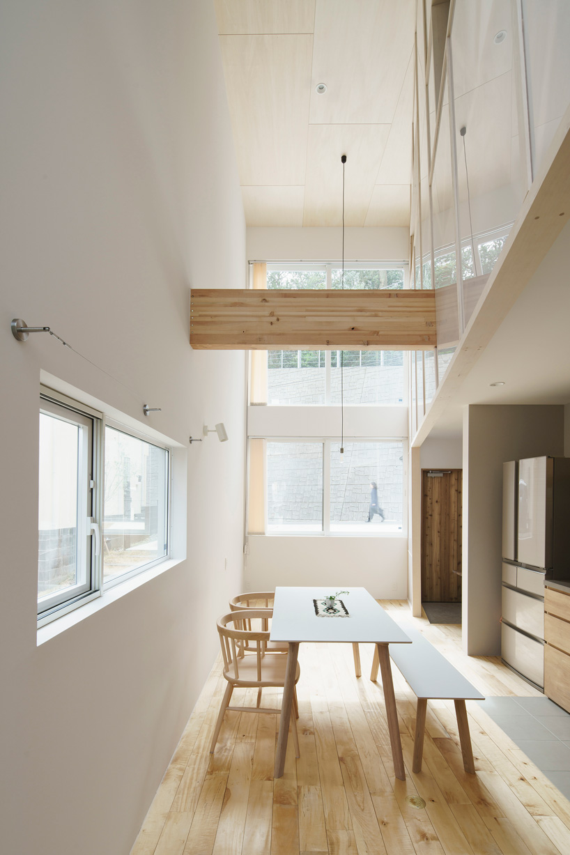 eri sumitomo architects + enjoyworks insert acrylic 'curtain' within house in hayama, japan
