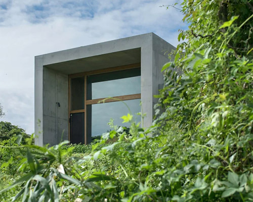 sagamine house by tomoaki uno architects is an exposed concrete dwelling in japan