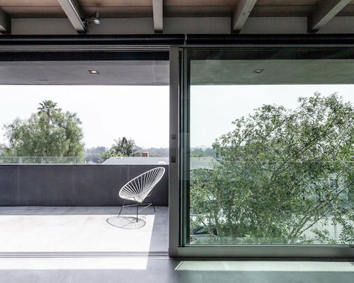 juan saez pedraja brings the outdoors in to remodel the ramar residence in santa monica
