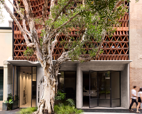 luigi rosselli reuses wasted terracotta tiles with its NSW studio, 'the beehive'