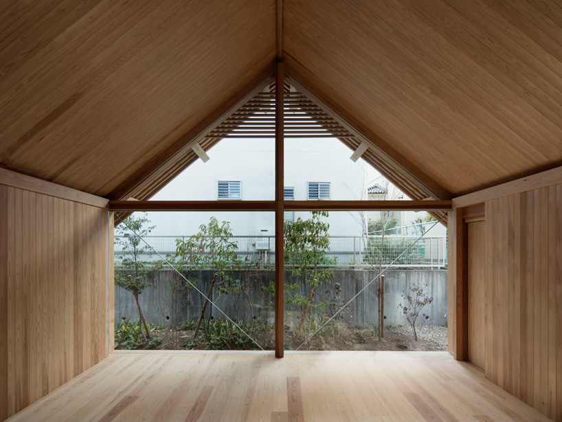 tomoaki uno architects completes wooden house in japan with blind street façade