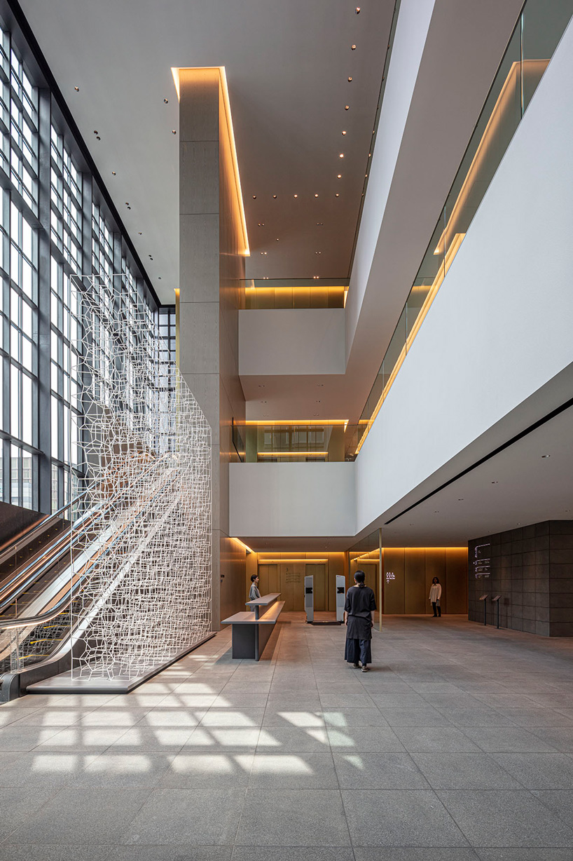 TONERICO:INC's artizon museum balances between openness and intimacy in tokyo