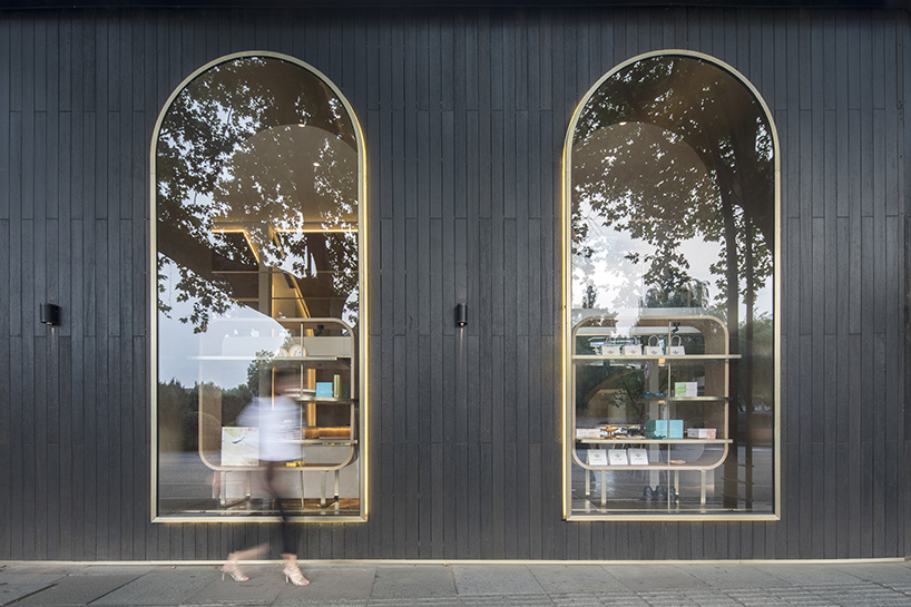 WJ design sets phoenix tree inside anshuka pastry shop in hangzhou, china