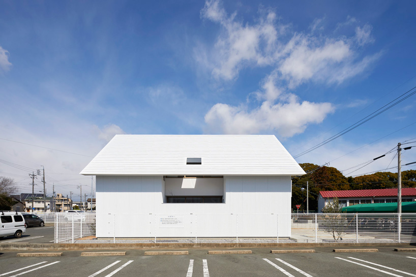 airhouse adds enclosed courtyard garden to house in toyohashi, japan