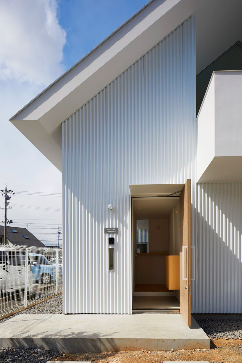 airhouse adds enclosed courtyard garden to house in toyohashi, japan
