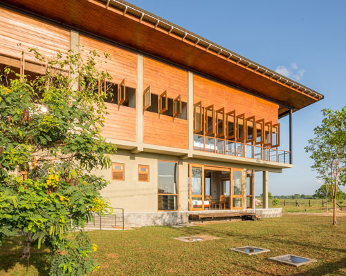 the tree tops wildlife bungalow by chinthaka wickramage frames views in sri lanka