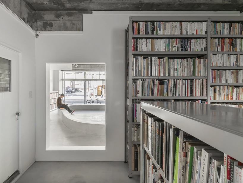 hiroshi kinoshita and associates builds concrete house with a small open library in japan - 2