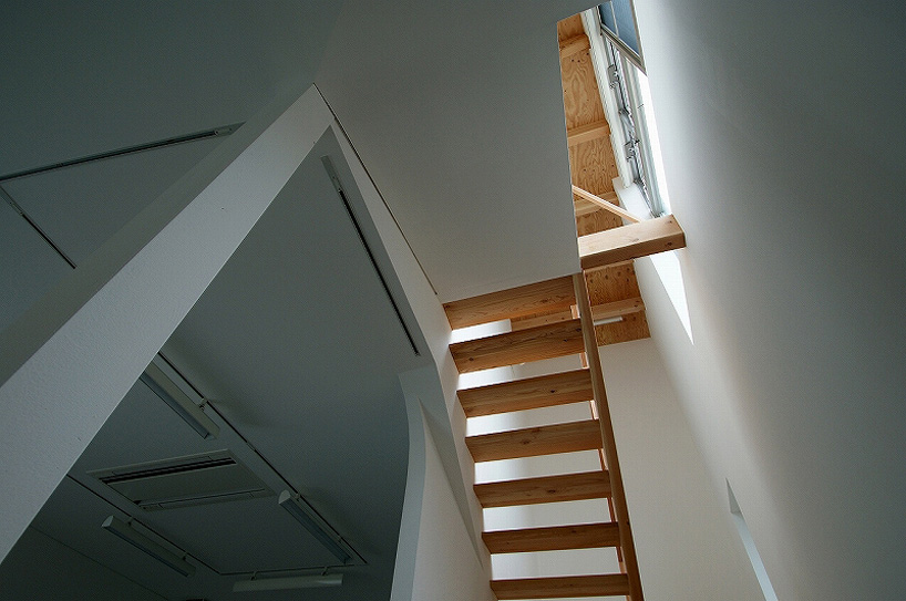 kensaku tohmoto architects combines house with gallery in otsu, japan - 5
