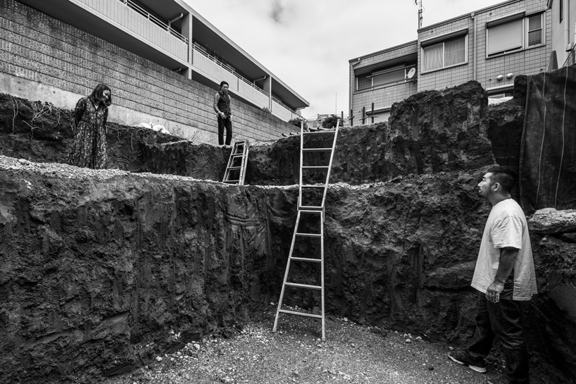 kiyoaki takeda's timber house with five retaining walls in tokyo merges nature with artefact - 6