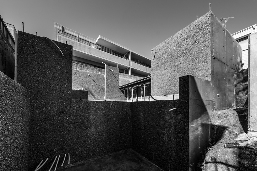 kiyoaki takeda's timber house with five retaining walls in tokyo merges nature with artefact - 7