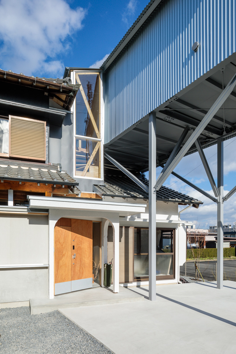 maki yoshimura adds lifted volume to 'house in nishisakabe' renovation in japan