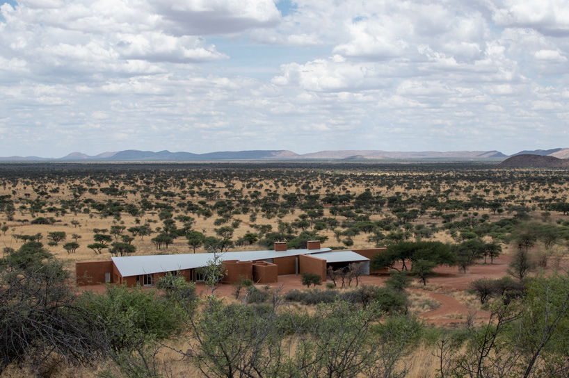 slee & co. architects' red earth game lodge emerges from the namibian landscape - 2