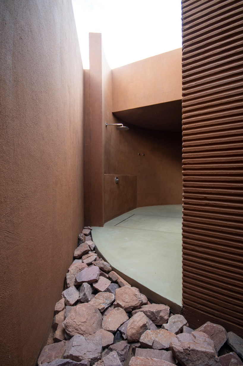 slee & co. architects' red earth game lodge emerges from the namibian landscape - 4