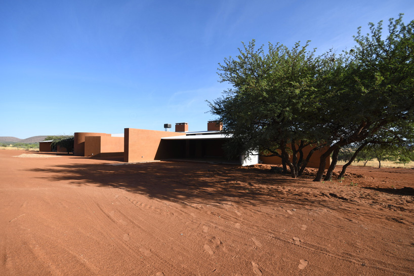 slee & co. architects' red earth game lodge emerges from the namibian landscape - 3